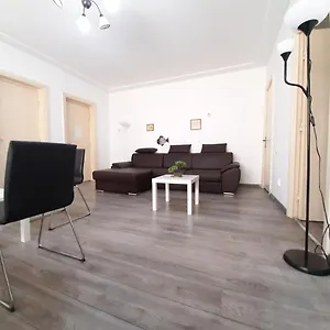 Apartament Four, Bucureşti