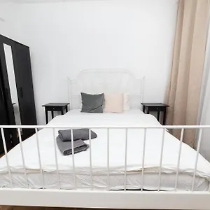Apartament Color Eugen Carada St, Bucureşti