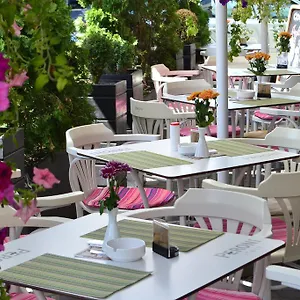 Hotel Les Jardins Carol, Bukareszt